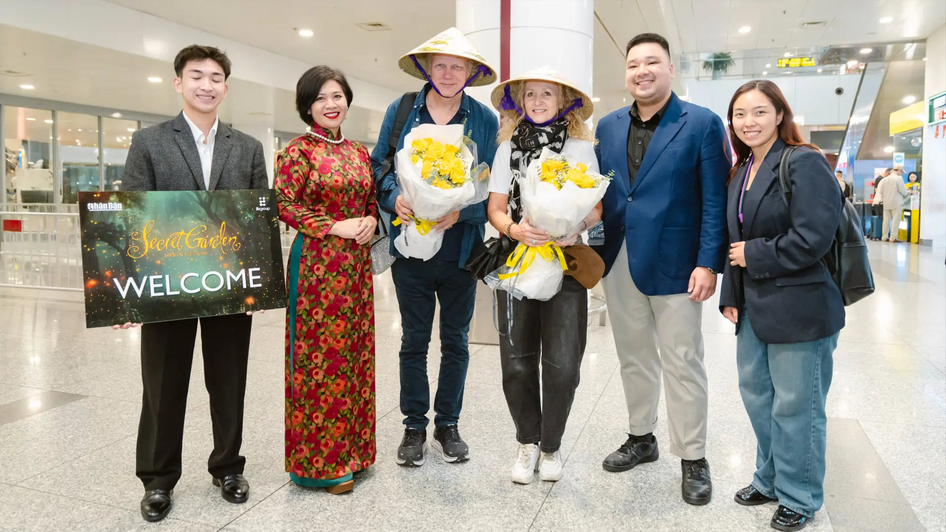 Secret Garden rạng rỡ khi tới Việt Nam, sẵn sàng gặp khán giả